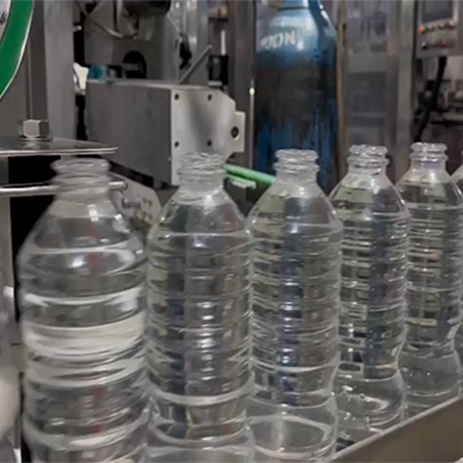 Distributor of packing machines into bottles